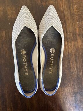 Rothy's Pointed Knit Flats in Light Gray with Navy Trim